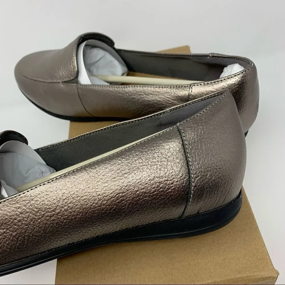 Trotters  Deanna Loafer Wide!